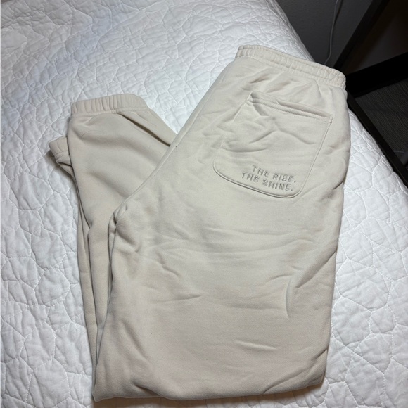 Vuori Joggers in cream - Picture 4 of 4